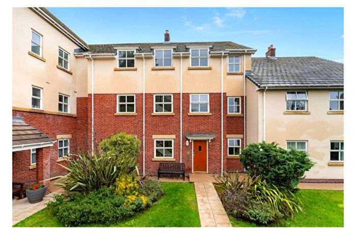 2 Bedroom Flat To Rent In Clarendon Gardens, Bromley Cross, Bolton, BL7
