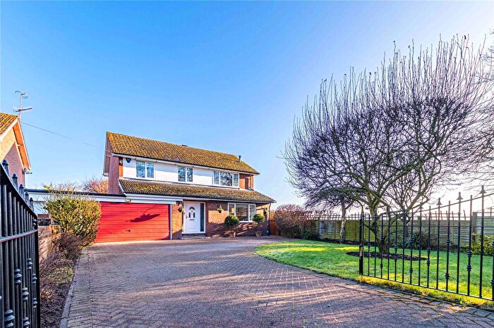 4 Bedroom Detached House For Sale In Bedmond Road, Leverstock Green, Hemel Hempstead, Hertfordshire, HP3