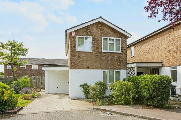 3 Bedroom Terraced House To Rent In Braybrooke Gardens, (Off Fox Hill), London, SE19