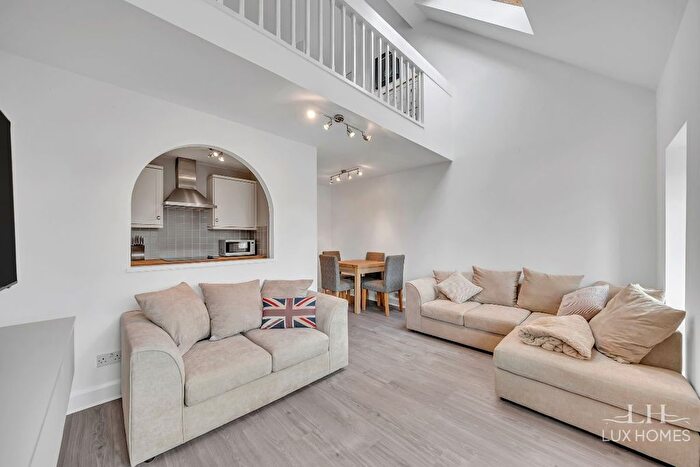 2 Bedroom Maisonette For Sale In Chadwick Drive, Romford, RM3