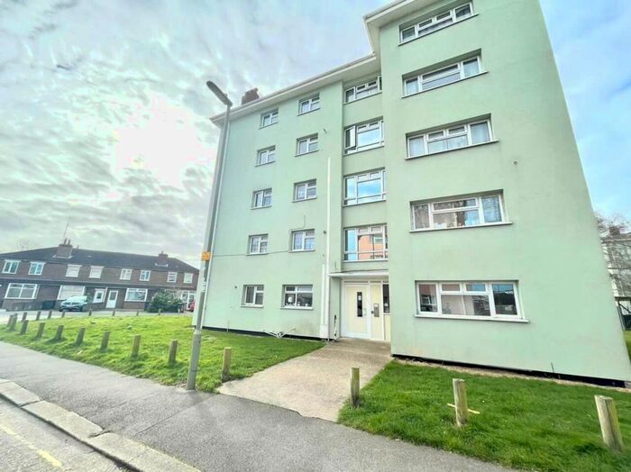 2 Bedroom Maisonette To Rent In South Street, Gosport, PO12