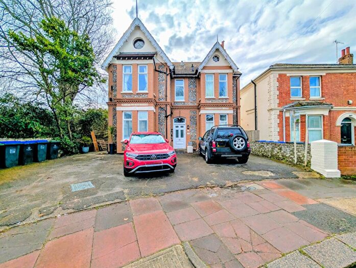 1 Bedroom Flat For Sale In Winchester Road, Worthing, BN11