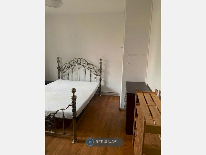 1 Bedroom Flat To Rent In Aldine Court, London, W12