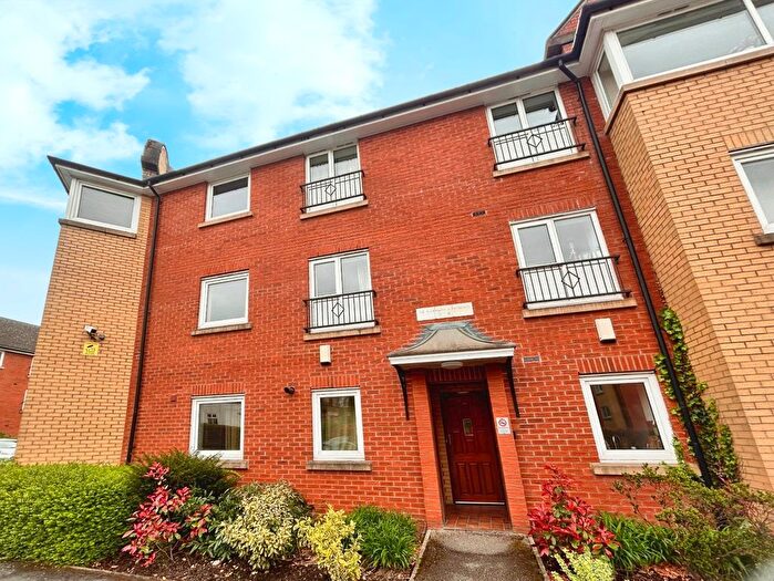 3 Bedroom Flat To Rent In Whiteoak Road, Manchester, M14
