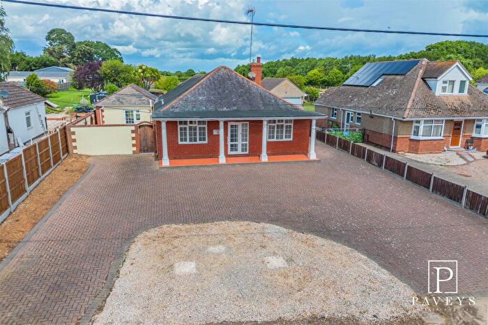 3 Bedroom Detached Bungalow For Sale In St. Osyth Road West, Little Clacton, CO16