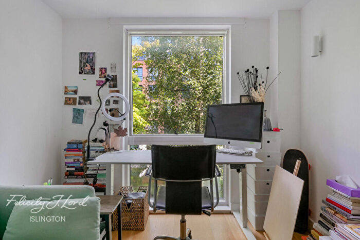 2 Bedroom Apartment For Sale In Orsman Road, London, N1