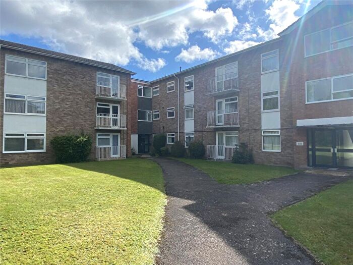 2 Bedroom Apartment To Rent In Caroline Court, Bath Road, Reading, Berkshire, RG1