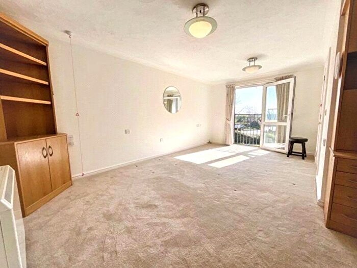 2 Bedroom Flat For Sale In Stour Road, Christchurch, Dorset, BH23