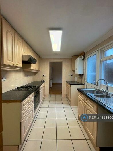 3 Bedroom Terraced House To Rent In Tennyson Road, Gillingham, ME7