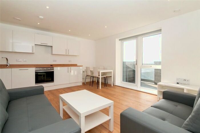 3 Bedroom Flat To Rent In Every Street, Manchester, M4