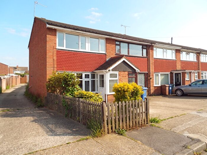 3 Bedroom Property To Rent In Woodmanhurst Road, Stanford-Le-Hope, SS17