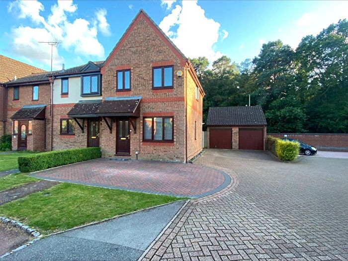 3 Bedroom End Terrace House For Sale In Stokeford Close, Bracknell, Berkshire, RG12
