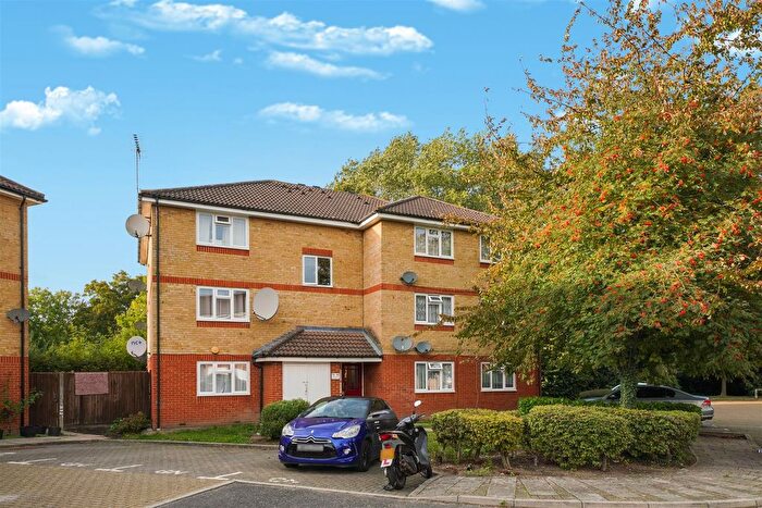 1 Bedroom Flat For Sale In Cambridge Close, Neasden, NW10