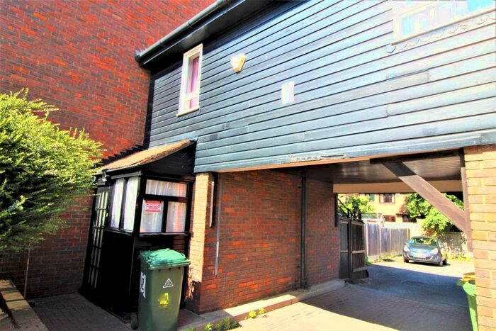 Studio To Rent In Harper Road, Beckton, E6