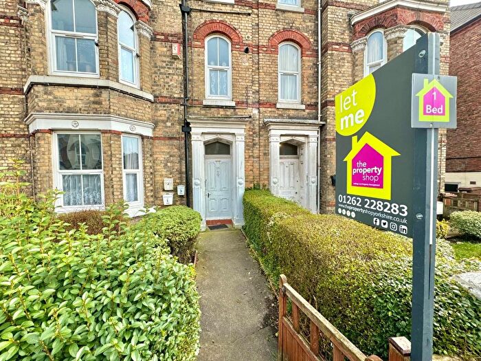 1 Bedroom Flat To Rent In Bed Second Floor Flat, Wellington Road, Bridlington, YO15
