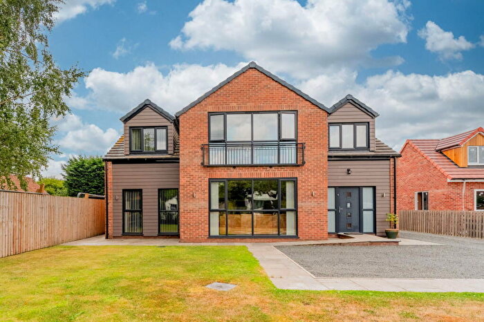 4 Bedroom Detached House For Sale In Low Street, Carlton, Goole, DN14
