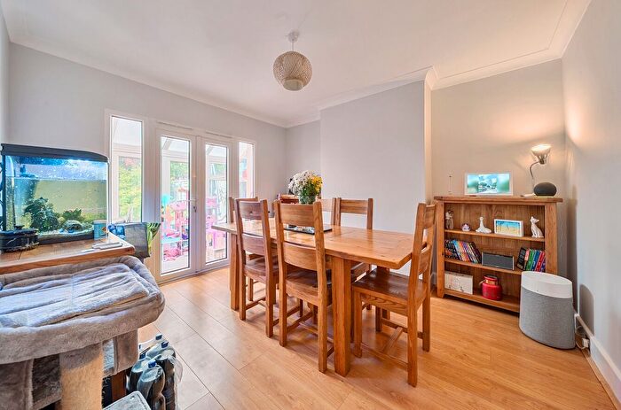 3 Bedroom Semi-Detached House For Sale In Whites Road, Southampton, Hampshire, SO19