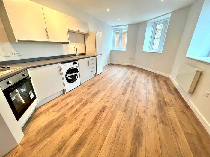 2 Bedroom Flat To Rent In High Street, Ramsgate, Kent, CT11