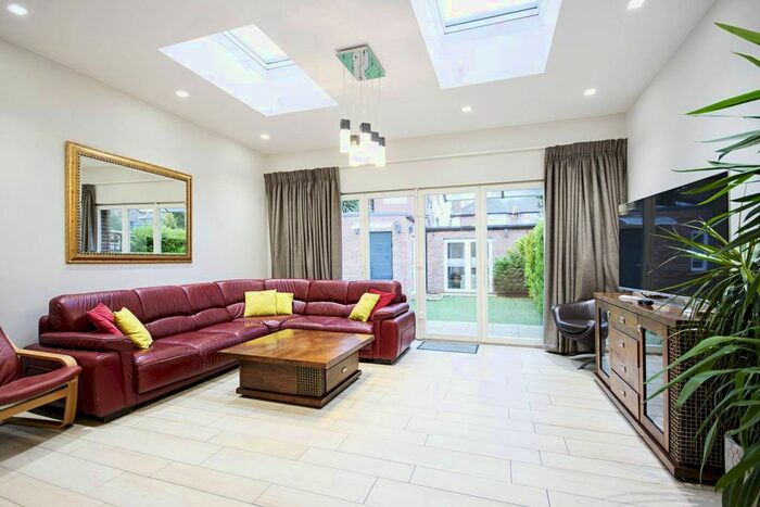 5 Bedroom Property To Rent In Cleveland Gardens, Brent Cross, London, NW2