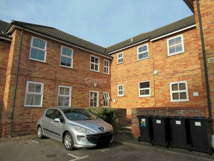 1 Bedroom Apartment To Rent In Linclare Place, St Neots, PE19
