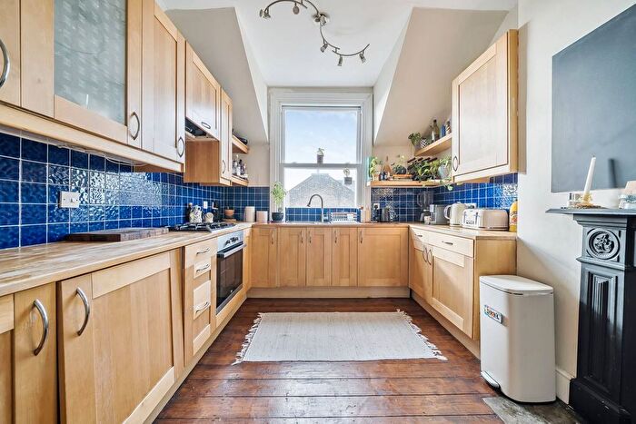 2 Bedroom Flat To Rent In Leopold Road, Wimbledon, London, SW19