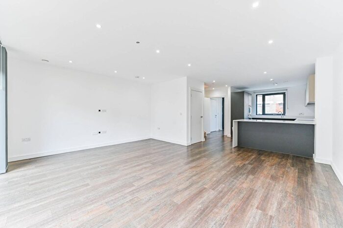 4 Bedroom Terraced House To Rent In Grafton Road, Croydon, CR0