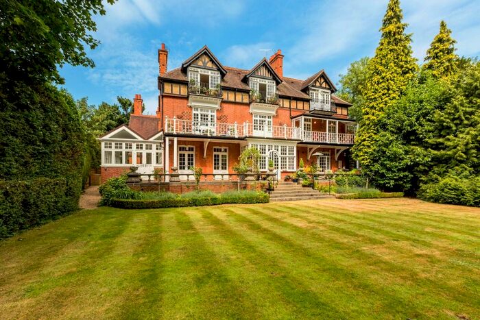 2 Bedroom Flat To Rent In Court Road, Maidenhead, SL6