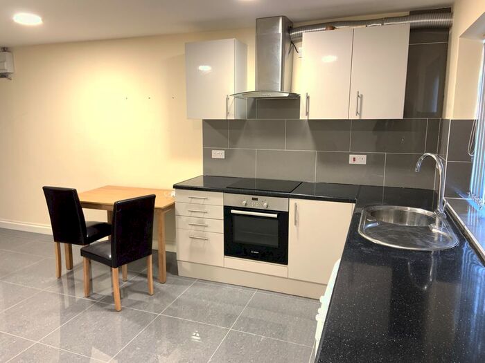 1 Bedroom Flat To Rent In Pembroke Place, Isleworth, Greater London, TW7