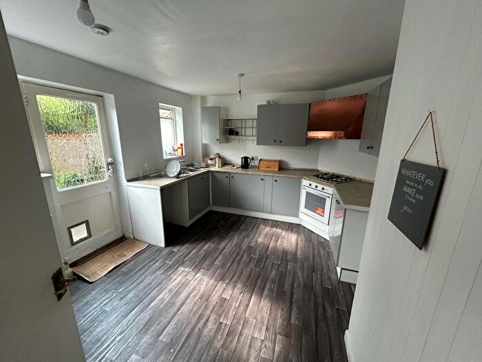 3 Bedroom End Of Terrace House To Rent In Kent Road, SO17