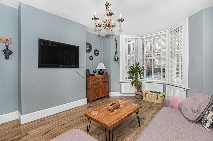 1 Bedroom Flat For Sale In Clouds Hill Road, Bristol, BS5