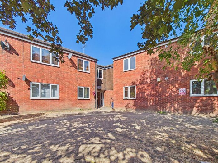 2 Bedroom Flat For Sale In Gidea Close, South Ockendon, Essex, RM15