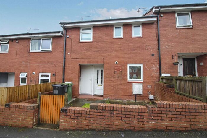 3 Bedroom Terraced House For Sale In Glencoe Gardens, Kippax, Leeds, LS25