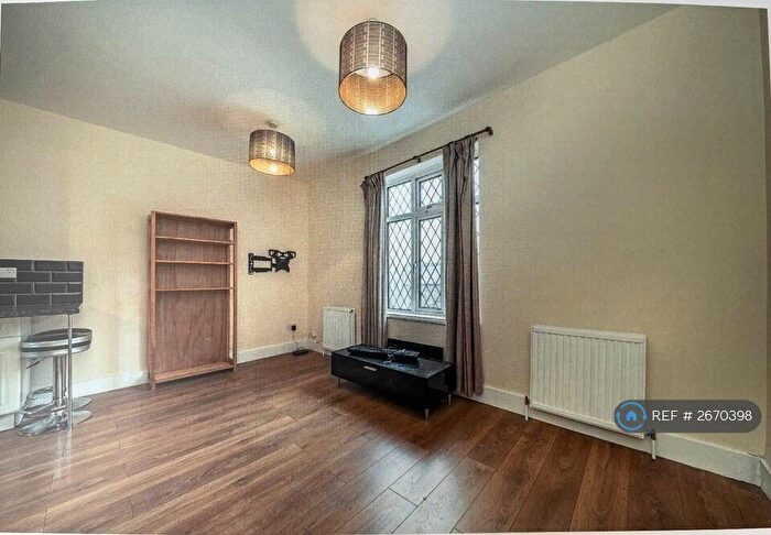 2 Bedroom Flat To Rent In Woodhill, London, SE18