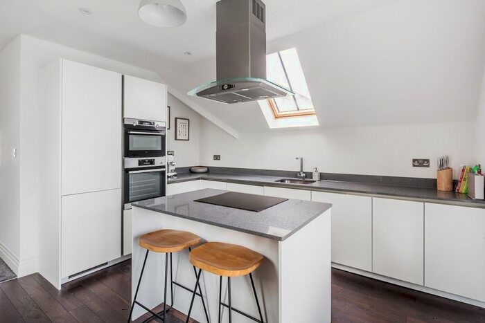 2 Bedroom Flat To Rent In Ref: Se - Horsehill, Norwood Hill, RH6