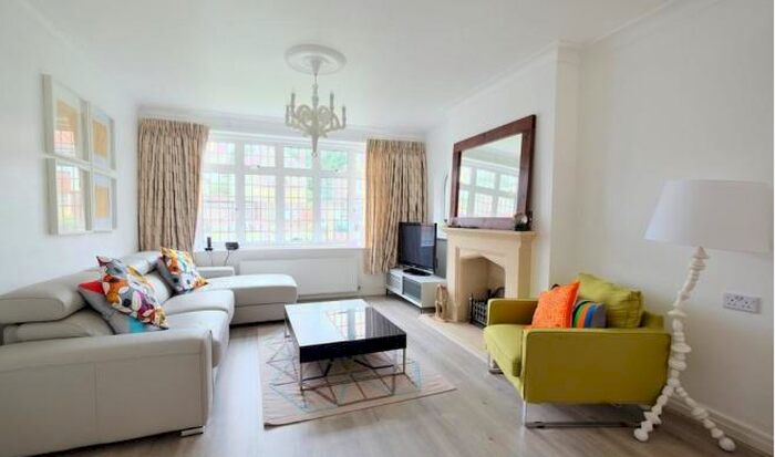 3 Bedroom Detached House To Rent In Lancing Road, Orpington, BR6