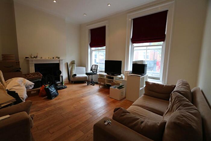 2 Bedroom Apartment To Rent In Brighton Road, Surbiton, KT6
