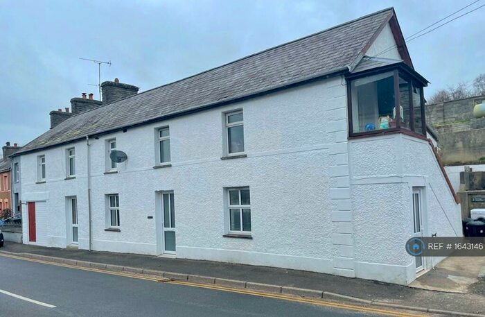 3 Bedroom Flat To Rent In Lloyd&#;S Terrace, Newcastle Emlyn, SA38