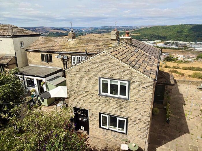 2 Bedroom Cottage For Sale In Common Road, Elland, HX5