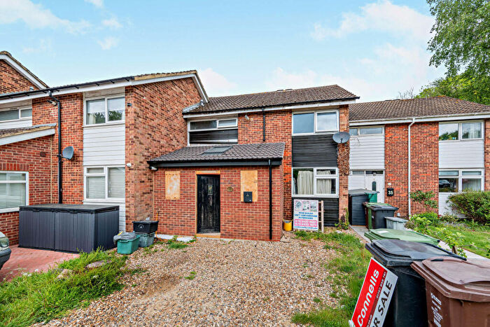 3 Bedroom Terraced House For Sale In Firbank Road, St. Albans, AL3