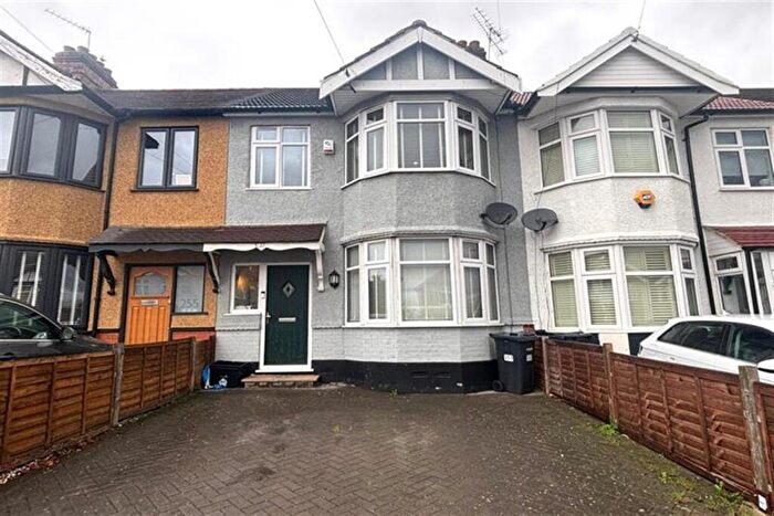 4 Bedroom Terraced House To Rent In Buckhurst Way, Buckhurst Hill, IG9