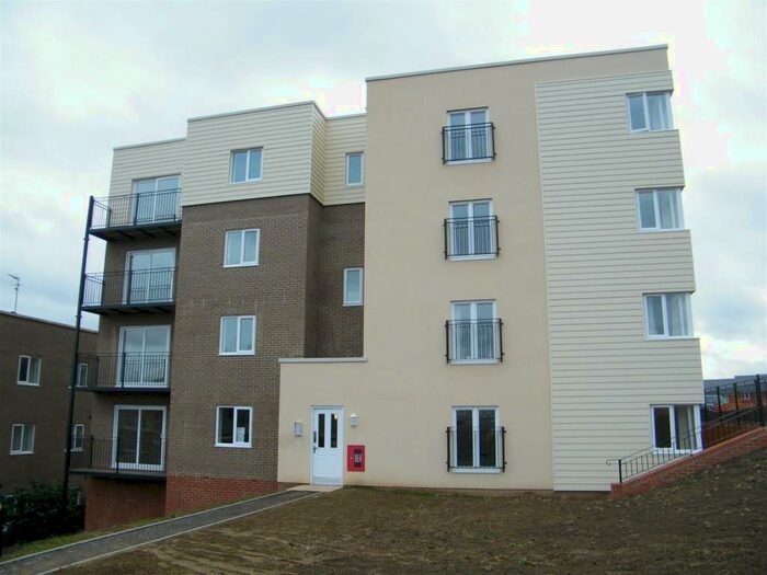 2 Bedroom Flat To Rent In Yeovil, BA21
