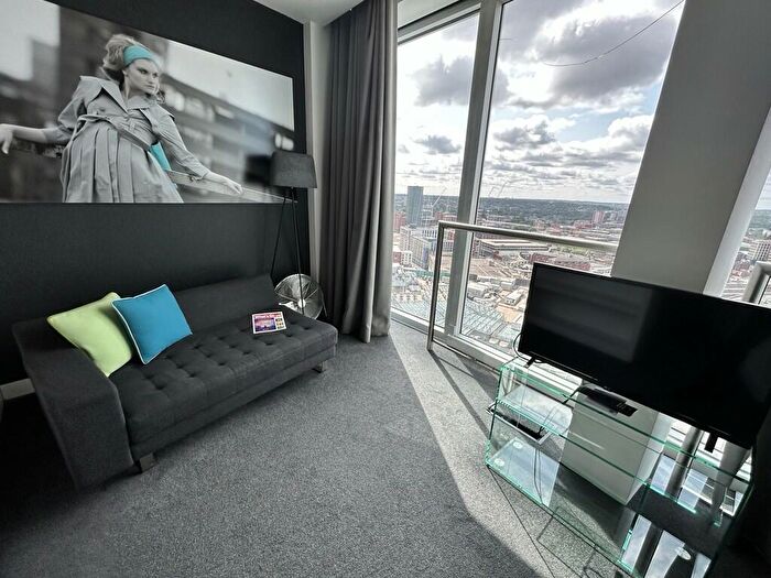 Apartment To Rent In Rotunda, Birmingham, B2