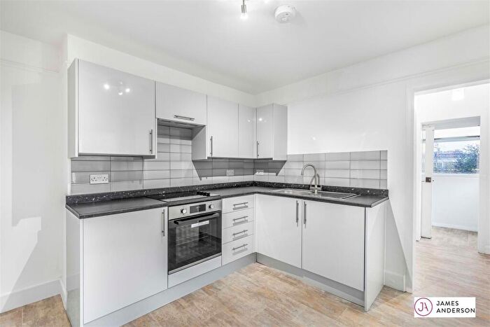 2 Bedroom Maisonette To Rent In Glentham Road, London, SW13