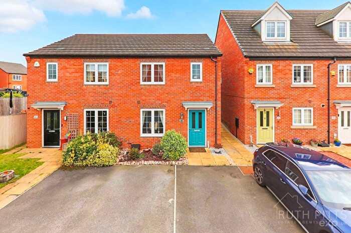 3 Bedroom Semi-detached House For Sale In Silkstone Road, Featherstone, WF7