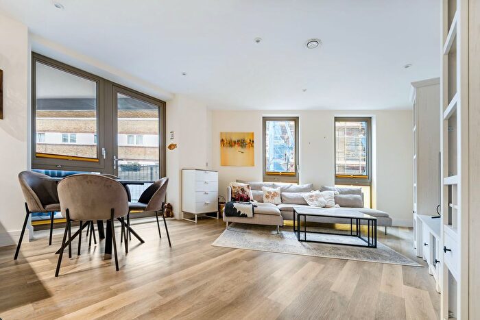 2 Bedroom Flat For Sale In The Grange, London, SE1