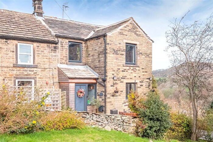 2 Bedroom End Of Terrace House For Sale In Towngate, Hepworth, Holmfirth, HD9