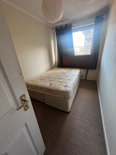 4 Bedroom Maisonette To Rent In Mile End Road, London, E3