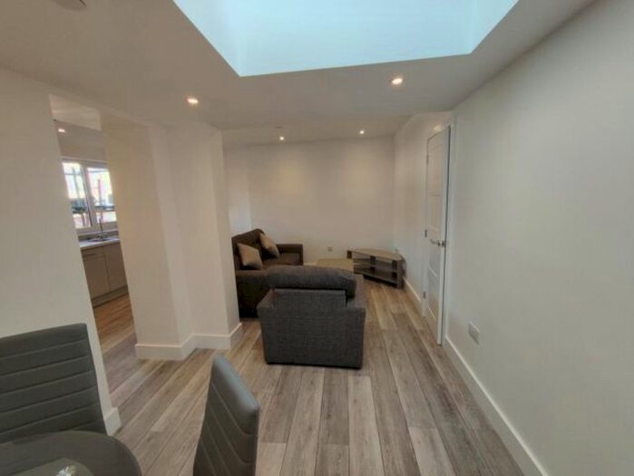 1 Bedroom Flat To Rent In The Kingsway, Swansea, SA1