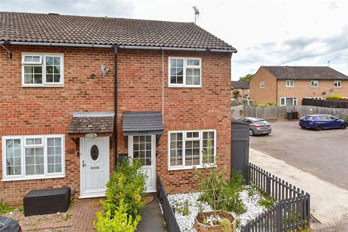 2 Bedroom End Of Terrace House For Sale In Falcon Way, Ashford, Kent, TN23