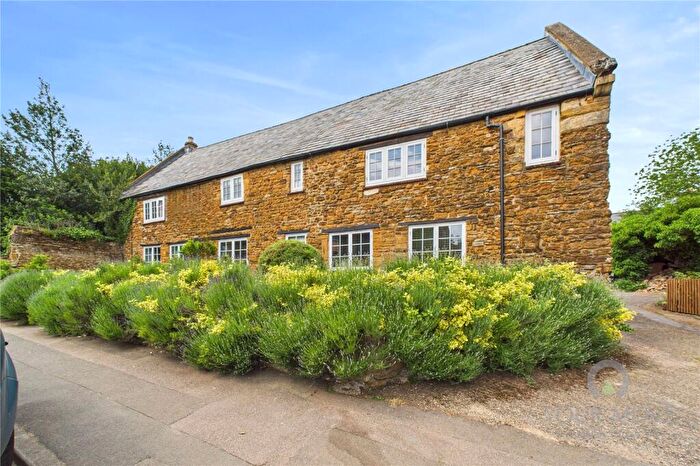 4 Bedroom Cottage For Sale In West Street, Earls Barton, Northamptonshire, NN6